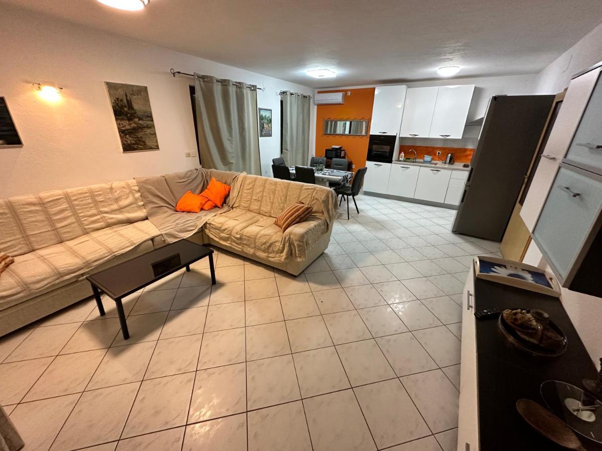 Vila Mazi Кърк Екстериор снимка